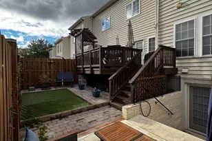 10413 Edisto Ct, Gainesville, VA 20155 - Photo 9