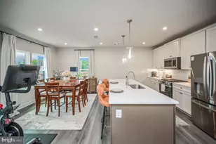 1611 Potomac Shores Pkwy, Dumfries, VA 22026 - Photo 11