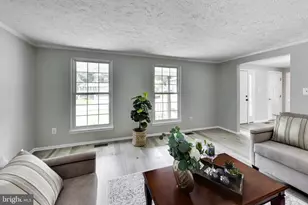 15177 Holleyside Dr, Dumfries, VA 22025 - Photo 9