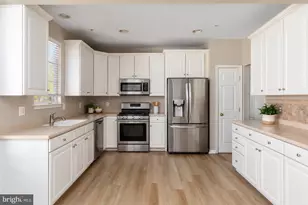 10064 Orland Stone Dr, Bristow, VA 20136 - Photo 13