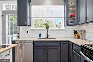 8114 Essex Grv Wy, Manassas, VA 20111 - Photo 17