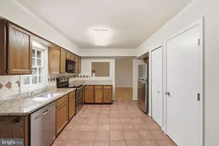 11979 Farrabow Ln, Woodbridge, VA 22192 - Photo 13
