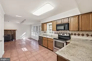 11979 Farrabow Ln, Woodbridge, VA 22192 - Photo 11