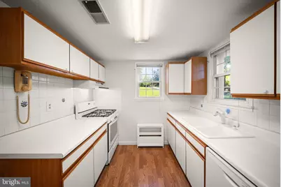 8156 Claremont Street, Manassas, VA 20110 - Photo 17