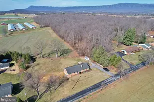 472 Honeysuckle Rd, Elkton, VA 22827 - Photo 9