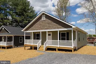 340 W Fairfax Ave, Elkton, VA 22827 - Photo 1