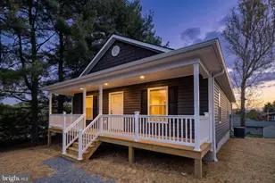 342 W Fairfax Ave, Elkton, VA 22827 - Photo 1