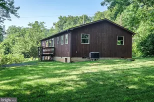 16 Head Waters Rd, Chester Gap, VA 22623 - Photo 7