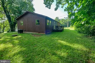 16 Head Waters Rd, Chester Gap, VA 22623 - Photo 5