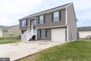 285 Wren St N, Martinsburg, WV 25405 - Photo 1