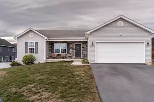 33 Twickenham Dr, Martinsburg, WV 25403 - Photo 1