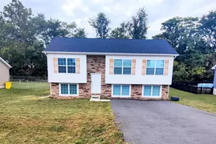 714 Wendover Dr, Bunker Hill, WV 25413 - Photo 1