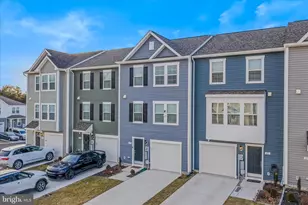 19 Clifton Mnr, Falling Waters, WV 25419 - Photo 3