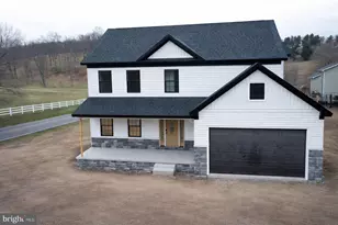 19 Bogey Dr, Martinsburg, WV 25405 - Photo 1