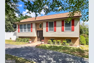 268 Kestrel Dr, Falling Waters, WV 25419 - Photo 1