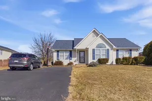 165 Universe Dr, Martinsburg, WV 25404 - Photo 1
