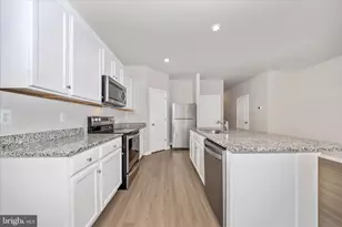 45 Bloomsbury St, Falling Waters, WV 25419 - Photo 13