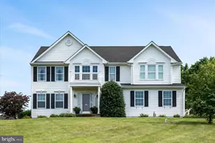 577 Pinnacle Dr, Bunker Hill, WV 25413 - Photo 3