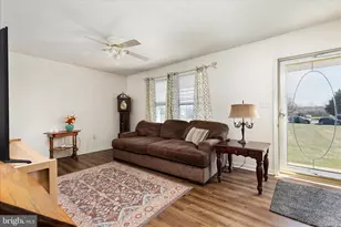 302 Montana Ct, Bunker Hill, WV 25413 - Photo 3