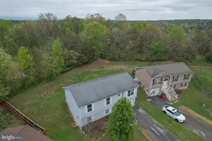 246 Freight Car Cir, Bunker Hill, WV 25413 - Photo 19