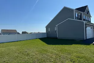 796 Calvert Cir, Bunker Hill, WV 25413 - Photo 3