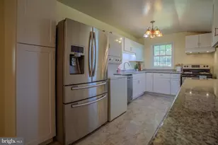 320 Painted Meadow Ln, Hedgesville, WV 25427 - Photo 3