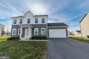 127 Chandlers Glen Dr, Bunker Hill, WV 25413 - Photo 3