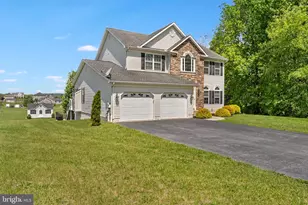 667 Hallmark Dr, Martinsburg, WV 25403 - Photo 3