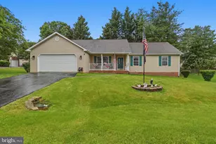 32 Talisman Dr, Martinsburg, WV 25403 - Photo 1
