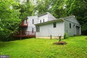 30 Fitzhugh Ln, Falling Waters, WV 25419 - Photo 3
