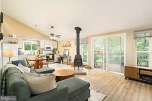 211 Cayuga Trail, Hedgesville, WV 25427 - Photo 3