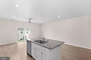 112 Cramsford St, Falling Waters, WV 25419 - Photo 9
