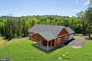 831 Avanti Dr, Bunker Hill, WV 25413 - Photo 5