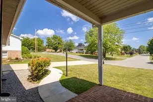 91 Meadowbrook Dr, Martinsburg, WV 25401 - Photo 7