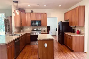 32 Lilburn Dr, Bunker Hill, WV 25413 - Photo 3