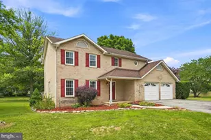 302 Ambler Ln, Falling Waters, WV 25419 - Photo 3