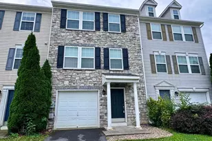 32 Lombard Ln, Bunker Hill, WV 25413 - Photo 1