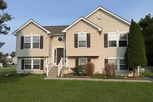 192 Amelia Dr, Hedgesville, WV 25427 - Photo 1