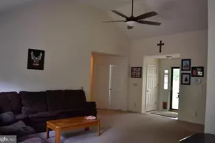 808 Chantilly Ln, Inwood, WV 25428 - Photo 3