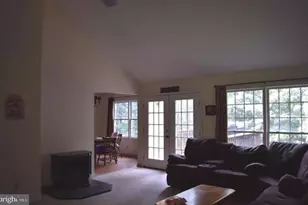 808 Chantilly Ln, Inwood, WV 25428 - Photo 5