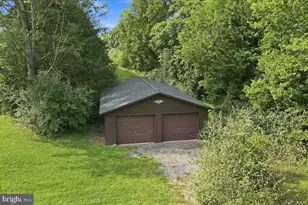 185 Goshen Ln, Martinsburg, WV 25404 - Photo 5