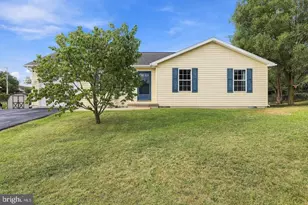 27 Swaying Pine Ct, Bunker Hill, WV 25413 - Photo 3