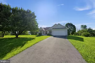 127 Monarch Ct, Martinsburg, WV 25403 - Photo 1