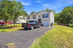 94 Longwood Dr, Bunker Hill, WV 25413 - Photo 3