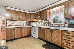 329 Davis Dr, Martinsburg, WV 25404 - Photo 9