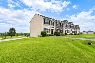 19 Chincoteague Ln, Martinsburg, WV 25403 - Photo 3