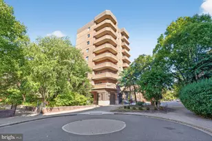 1050 N Stuart St, Arlington, VA 22201 - Photo 1