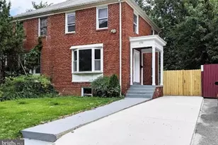 2725 S Veitch St, Arlington, VA 22206 - Photo 1