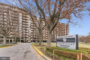 1300 Army Navy Dr, Arlington, VA 22202 - Photo 1