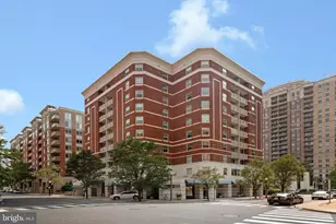 880 N Pollard Street N, Arlington, VA 22203 - Photo 1